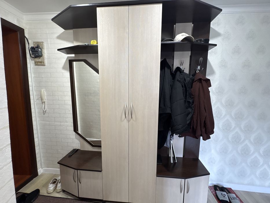 Продам шкаф в прихожую.