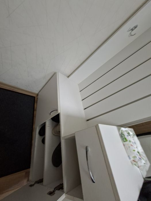 Шкаф белый  в прихожую