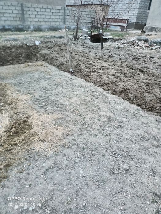 Екі үй сатылады бір участкеде