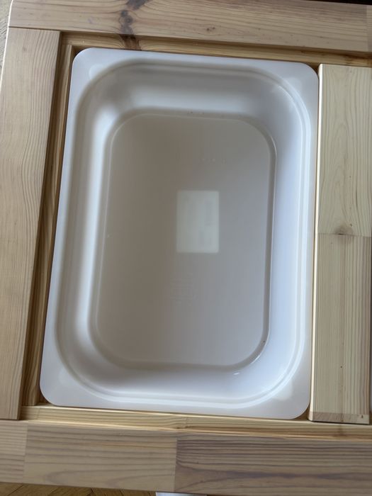 Vand masa lemn masiv de pin, Flisat Ikea completat cu Trofast