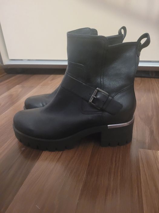 Ghete piele Anna Cori