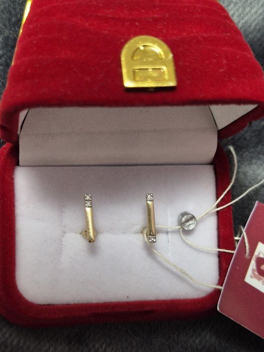 Новые золотые пусеты с бриллиантами