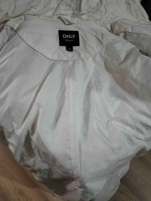 Пуховик зимний белый