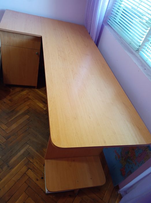 Промоция Бюро с шкаф и чекмедже много запазено