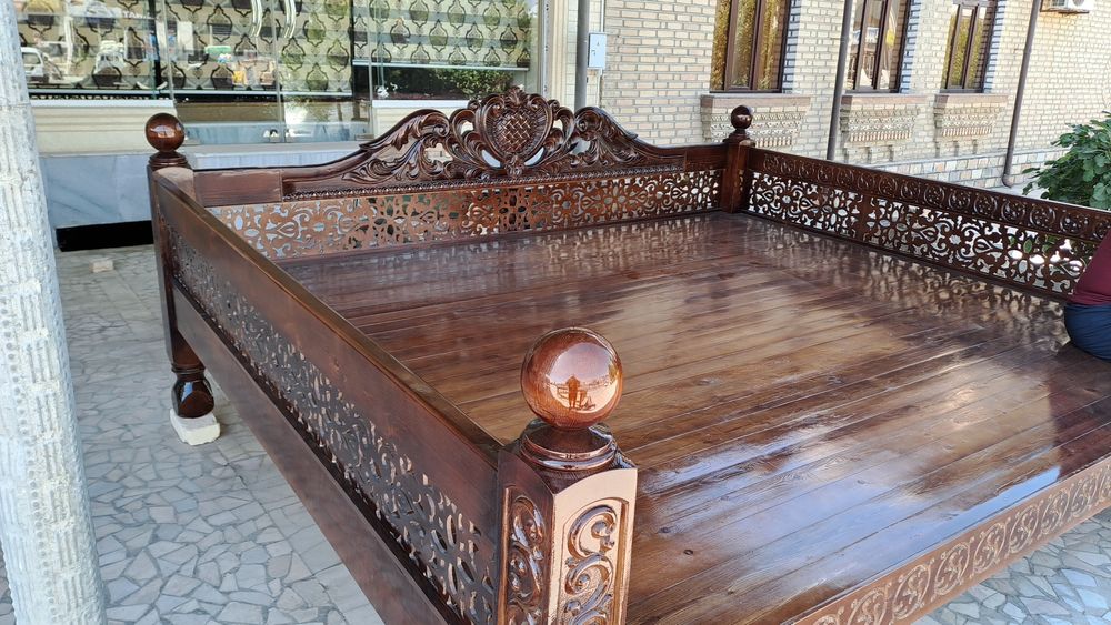 Тапчан, Крават, Сурилар Бухоро шахарда