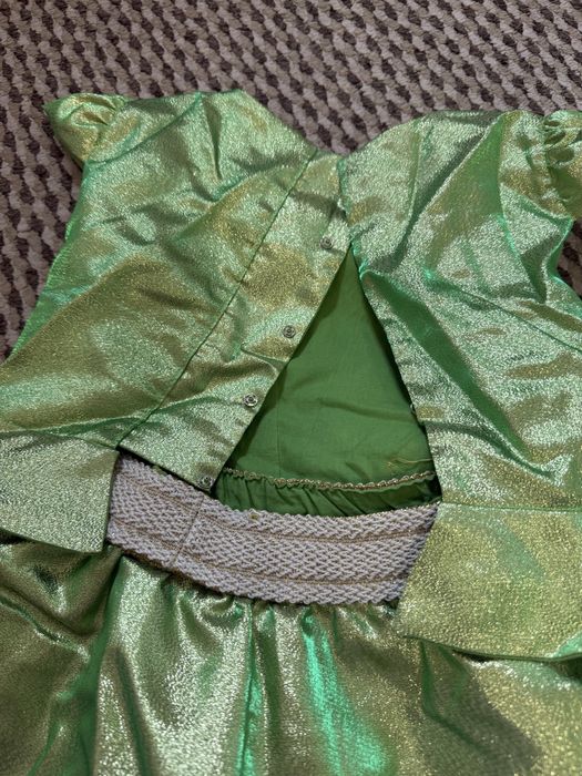 Продам платья и костюм лисички