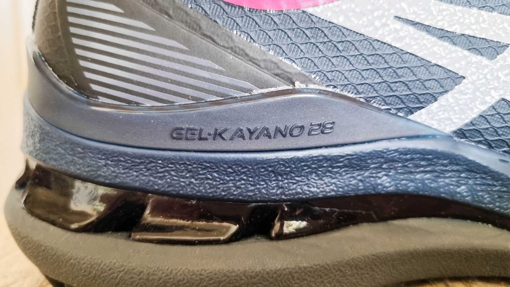 Продаются женские кроссовки ASICS Gel-Kayano 28 AWL (НОВЫЕ) (AMAZON)