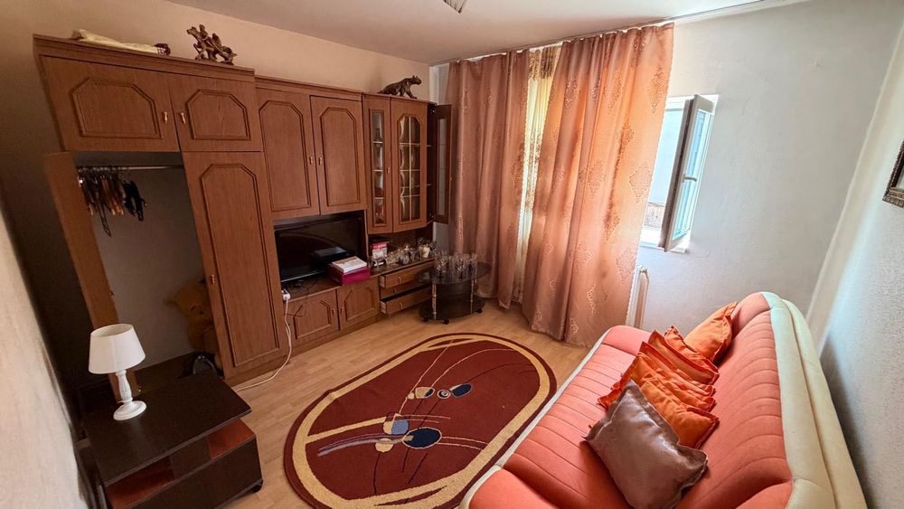 Închiriez ap 3 cam Central Calan Hunedoara, et2