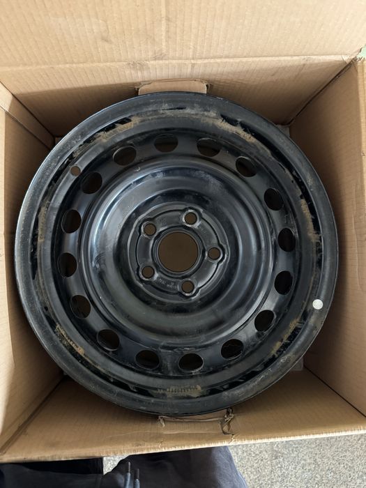 Оригинални зимни джанти Toyota Yaris 2024, 15 цола