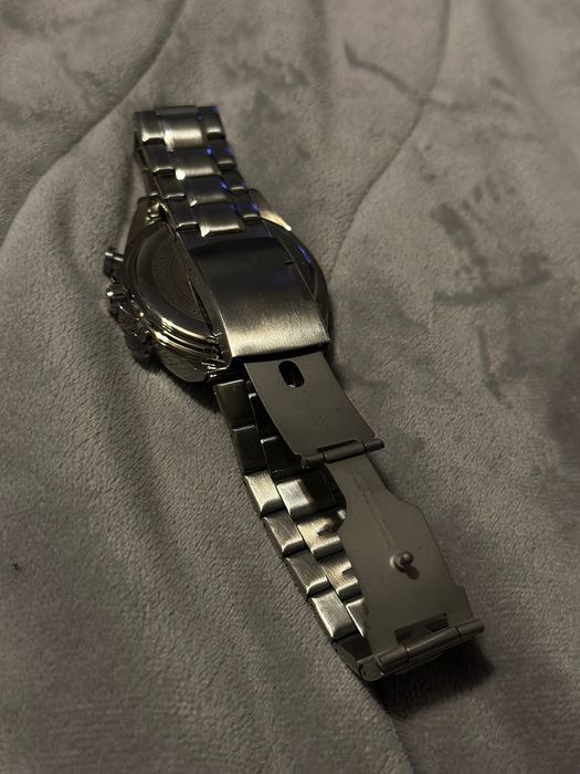 Мъжки часовник от медицинска стомана.