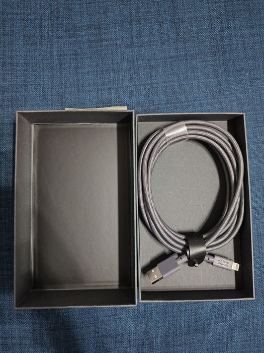 Кабель Native Union Belt Cable на айфон