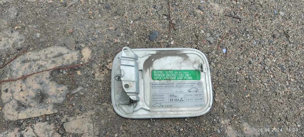 Продам лючок на гольф 3