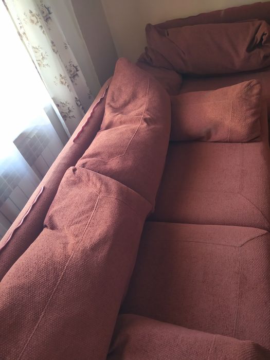 Диван с креслом .