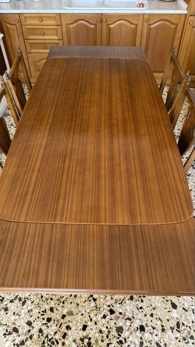 Класическа трапезна маса със столове - масив