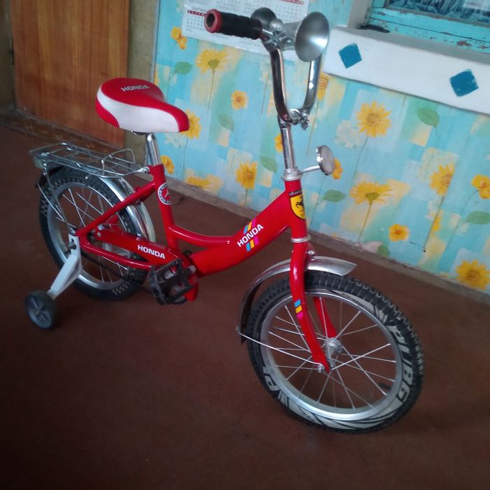 Продаётся детский велосипед.