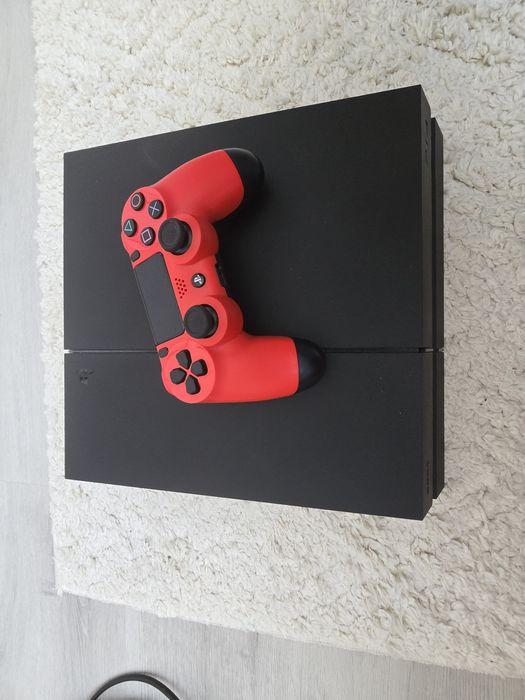 Play station 4 practic nefolosit, controler si careva jocuri