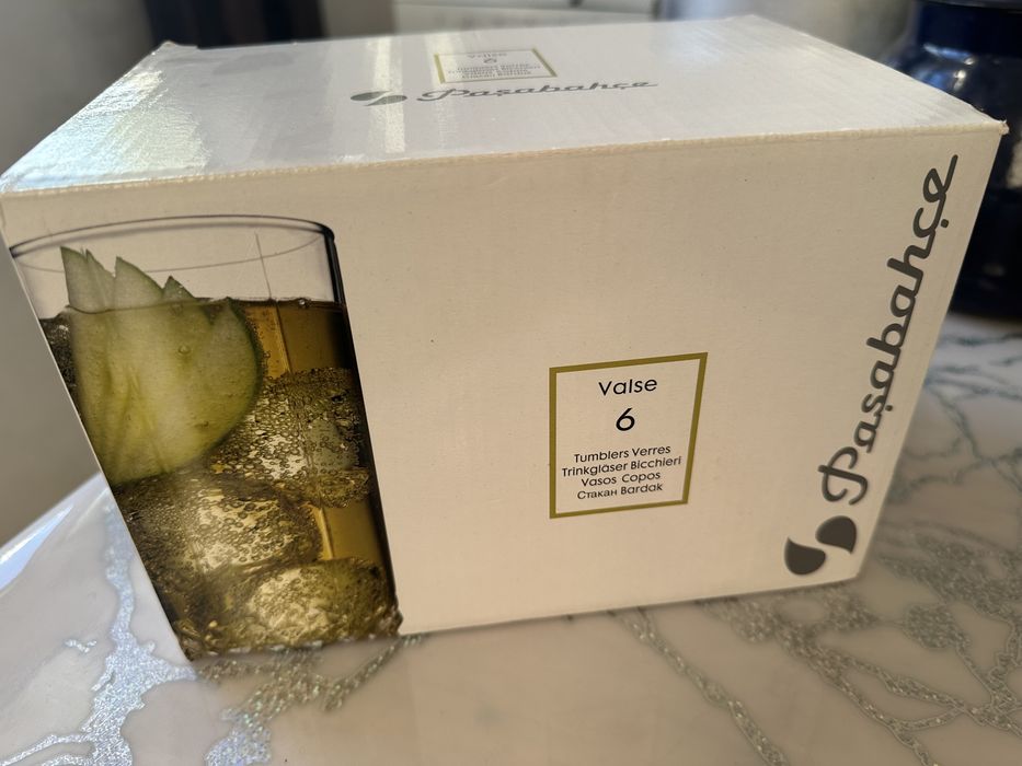 Бокалы для вина и сока