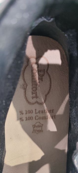 Продавам чисто нови дамски ортопедични,зимни обувки,от естествена кожа