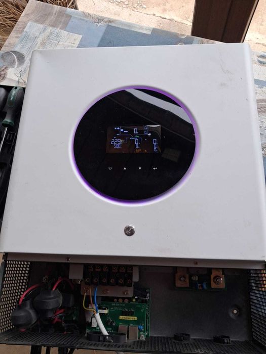 Invertor solar 8kW Hybrid- REVO VM IV  – 48V – 2 MPPT – Funcțional – P