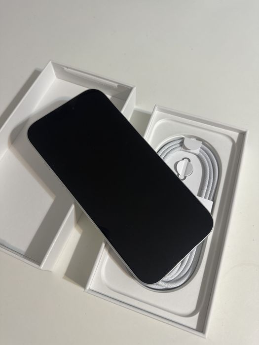 iPhone 16 alb, nou