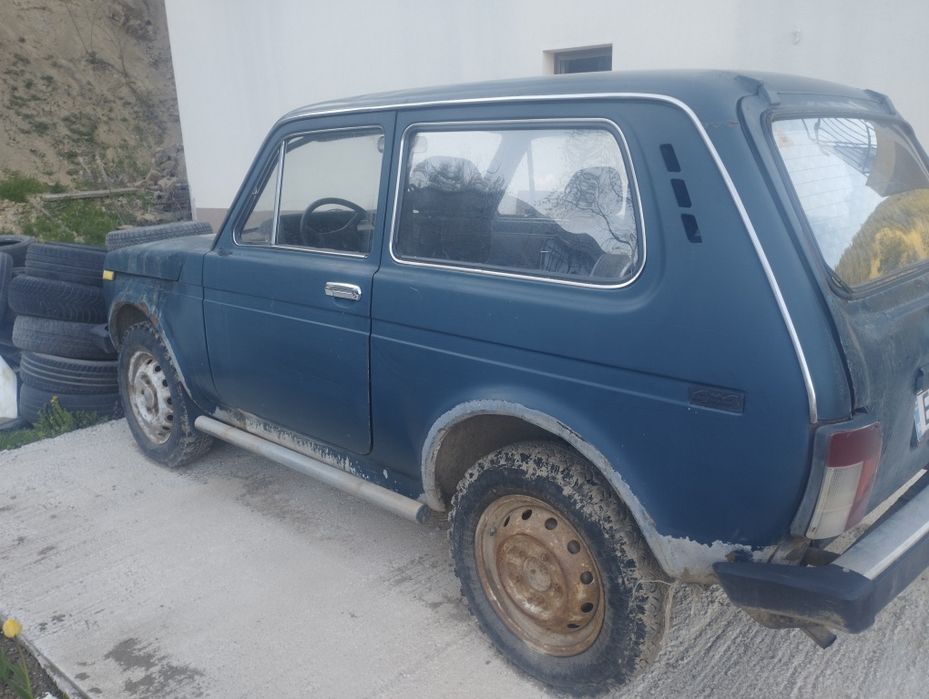Продавам Лада Нива 1.7