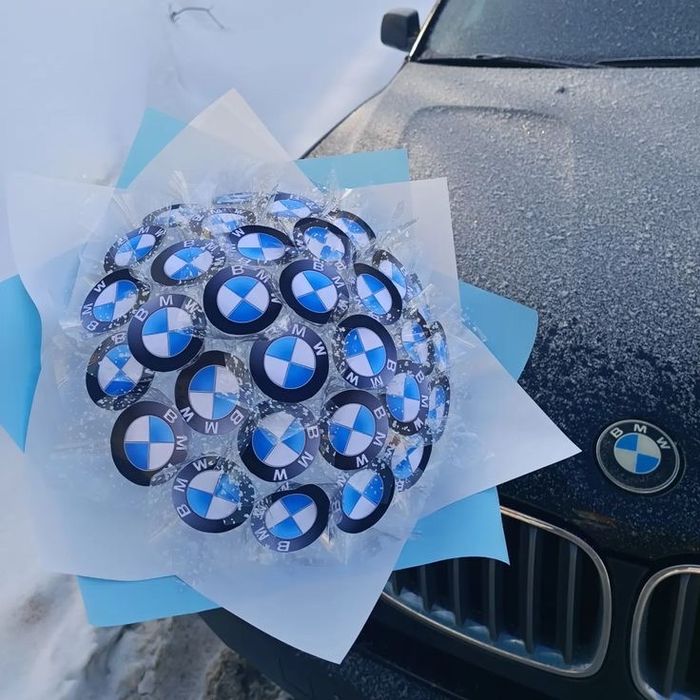 Букеты из роз и бабочек