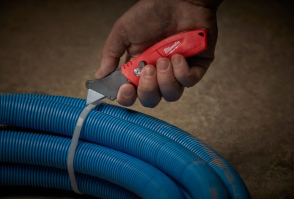 Milwaukee сгъваем нож Fastback Compact