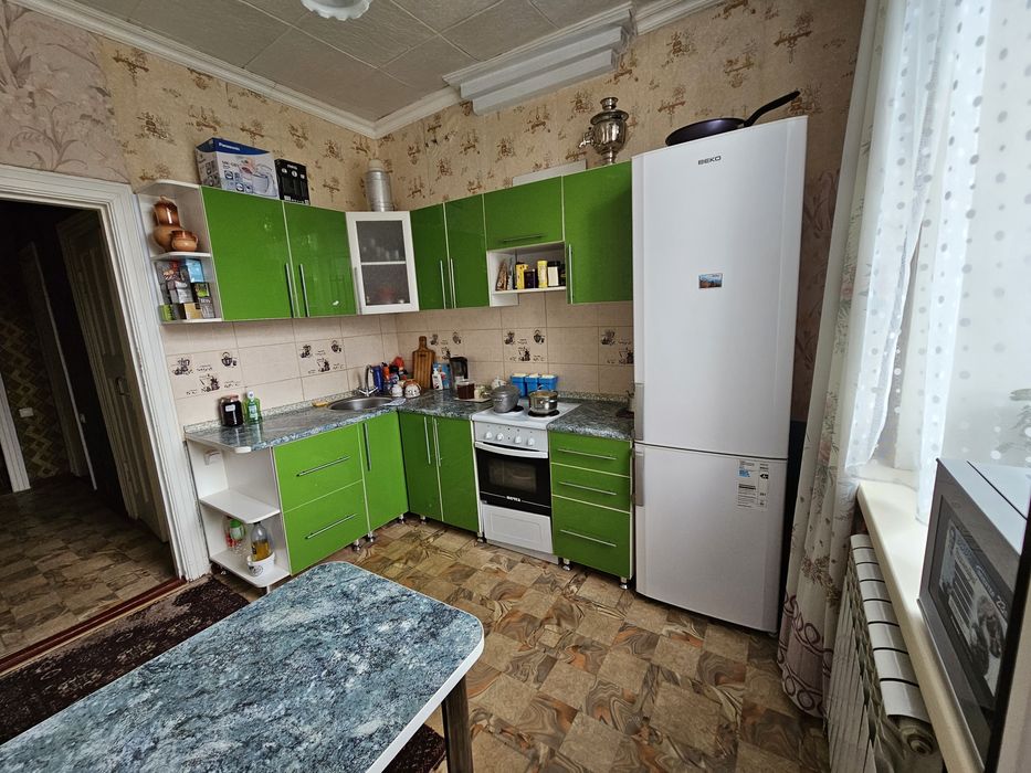 Продам 3 комнатную сталинку