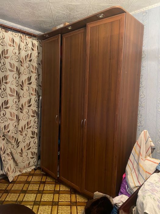Шкаф и 2 тумбочки