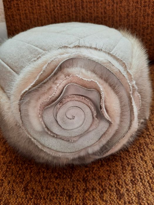 Шапка норковая продам.