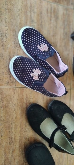 30 лв за 3 чифта Обувки за момиче номера 33,34,35 в добро състояние