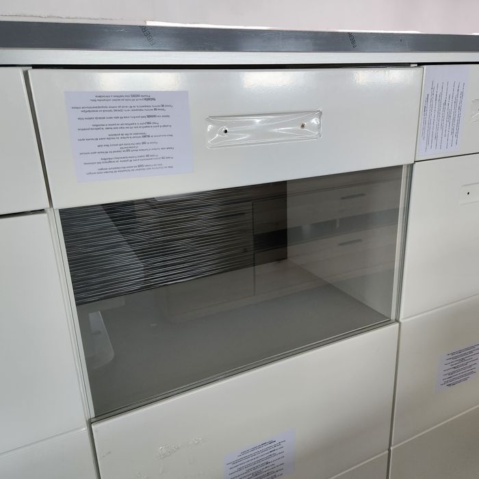 SS30! NOU Vitrină alb "Livetastic"