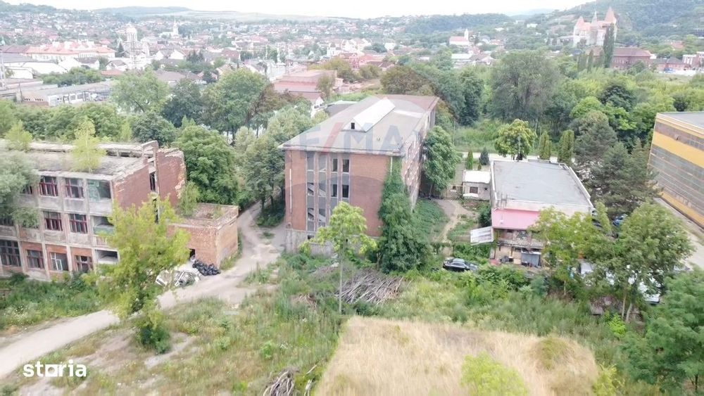 Patrimoniu Industrial, teren si clădiri, lângă Castelul Corvinilor