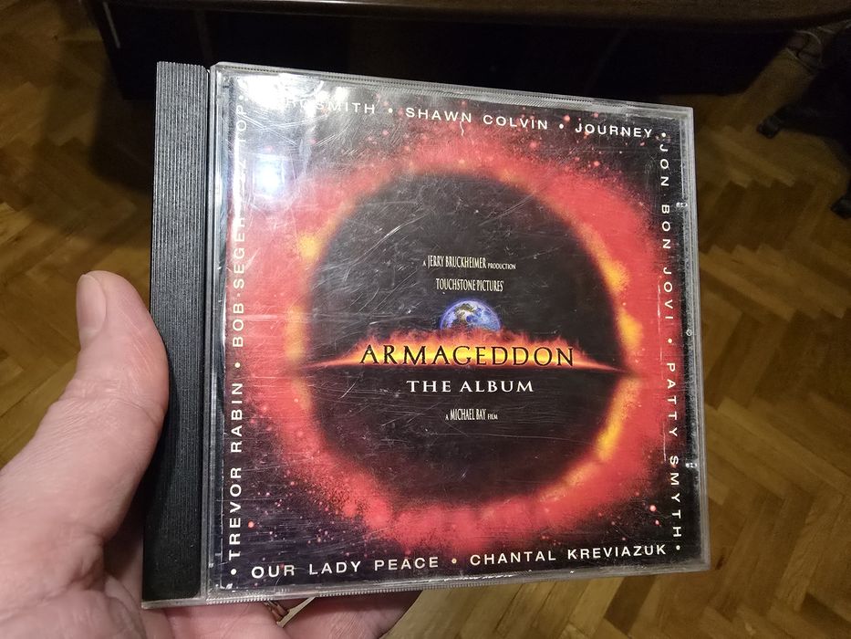 Vând pachet de CD-uri cu muzica