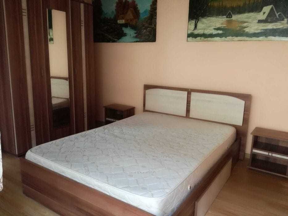 Inchiriez apartament la casa in Sebes