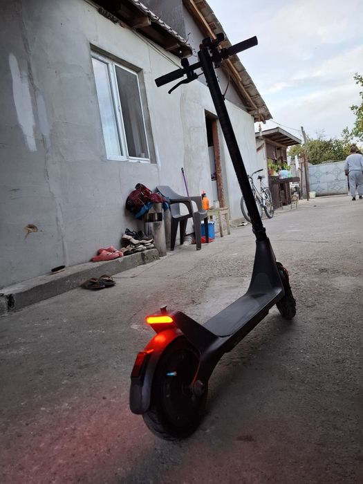 Trotineta electrica Xiaomi 4 Lite 2nd Gen, negru, 10", 300W, 25km autonomie