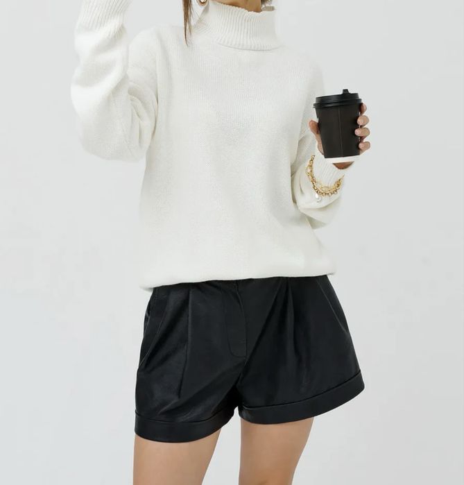 Женские кожанные классические шорты