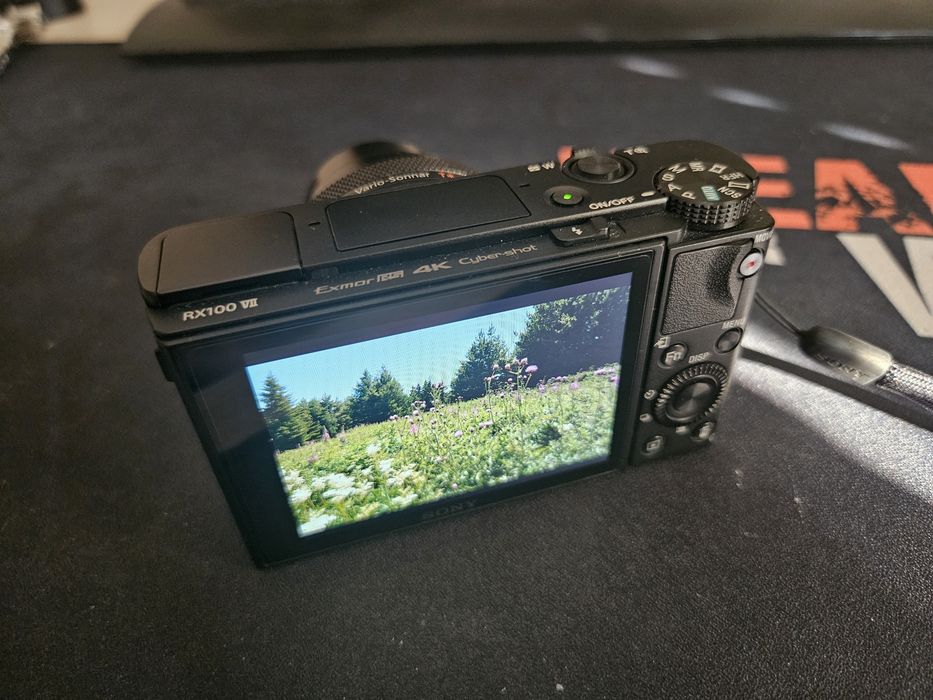 Фотоапарат Sony RX100 VII