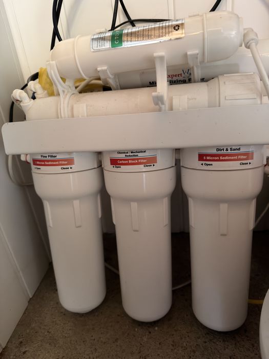 Sistem de filtrare a apei prin osmoză inversă / ultrafiltrare