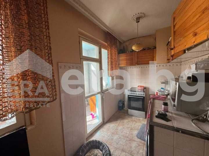 Продава се Тристаен апартамент в Варна, Автогара - 77 кв.м за 1481 €/кв.м - Снимка #2