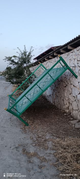 Buyurtma asosida turli xil buyum jixozlarni yasab beramiz.