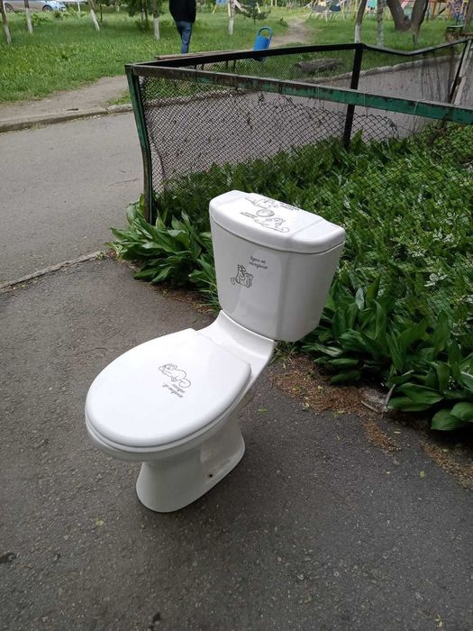 Срочно продам унитаз