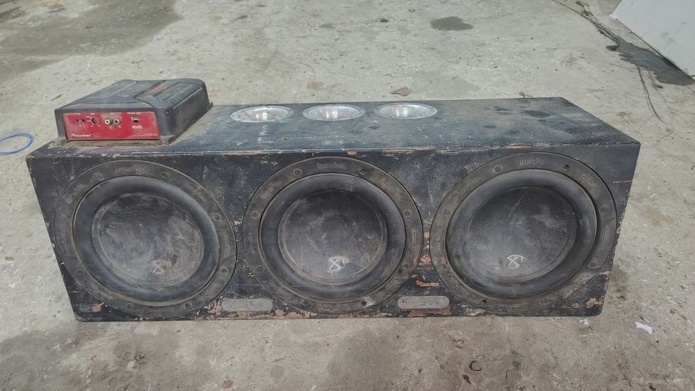 Продам сабвуфер  играет хорошо