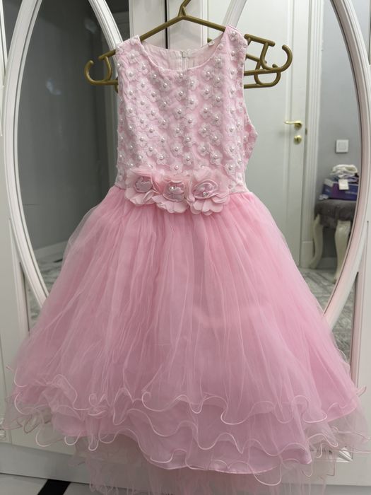 Продам детские платья от 4 лет до 7