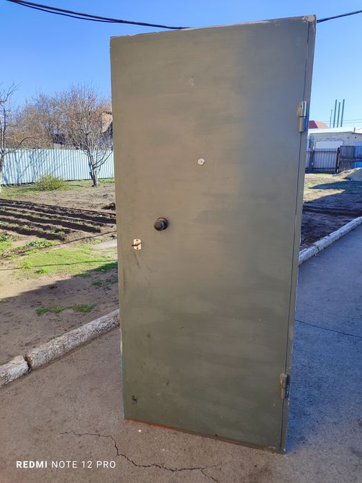 Продам двер. Правое открывание