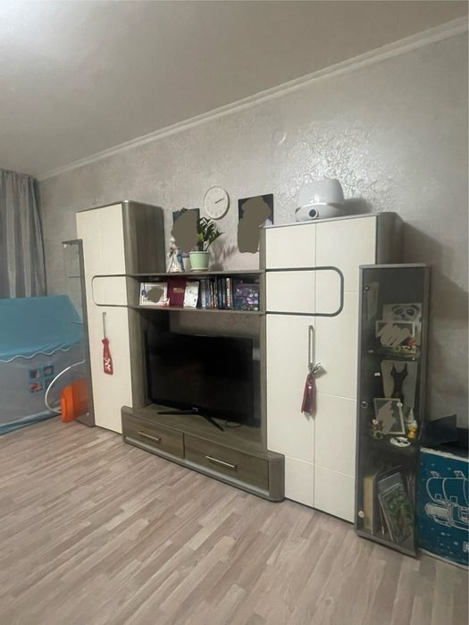 Стенка белорусская б/у в хорошем состоянии дёшево