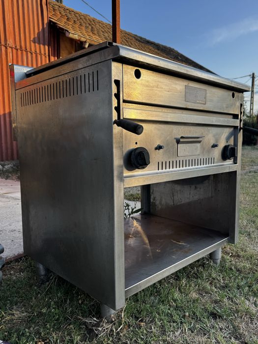 Grătar profesional pe gaz cu plită din fontă striată – inox – ideal restaurant/fast-food