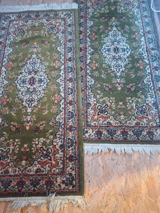 Vând poteca persană.