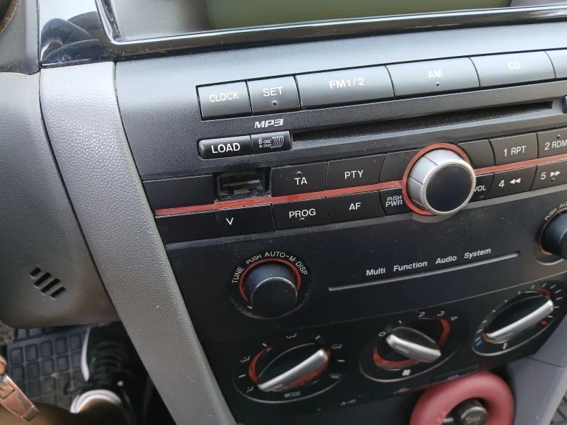 MAZDA 3 - 101к.с. 1.6 Бензин, черна