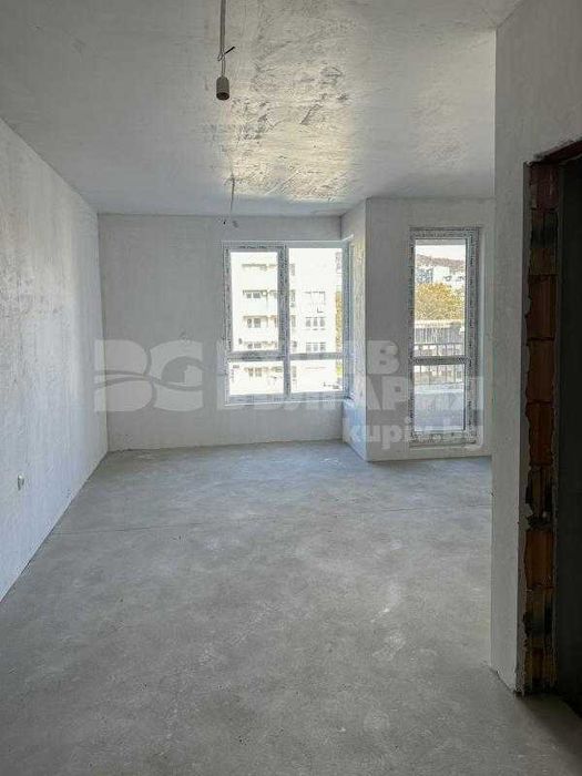 Продава се Едностаен апартамент в Варна, Център - 34 кв.м за 2015 €/кв.м - Снимка #2